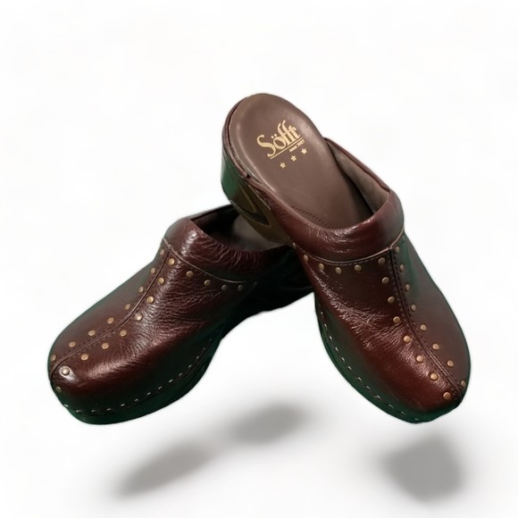 Sofft Brand Brown Leather Clogs Brass Studs Slip Resistant Soles Women's Size 9 - Picture 1 of 15